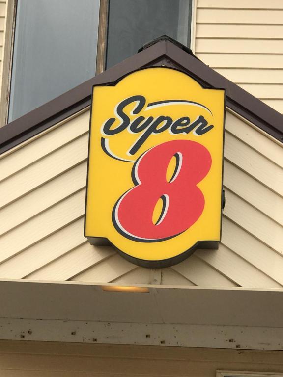 Super 8 by Wyndham Redfield Main image 2